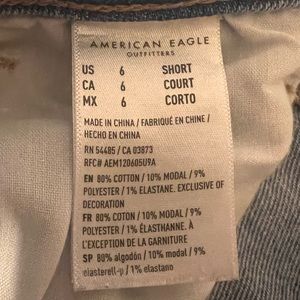 America Eagle -Size 6 Short Jeans